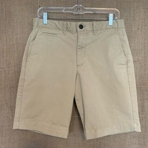 GAP Men’s Shorts Tan Khaki Waist 30, Inseam 9.75”